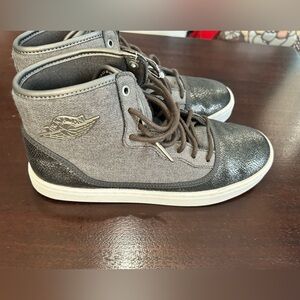Jordan Kids Sneakers in Gray and Black